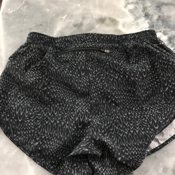 Nike women’s xs athletic shorts - Picture 2 of 4